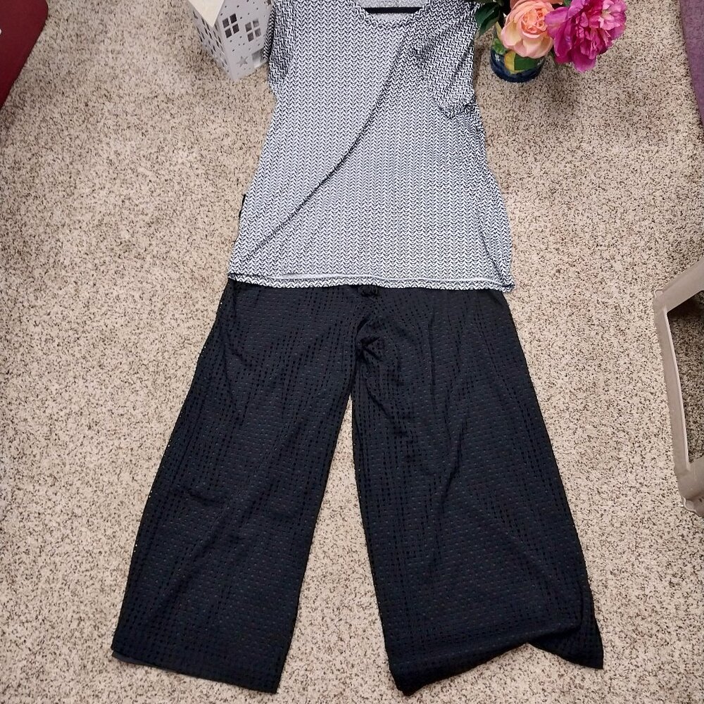 3618 Size 3/XL Chico's Lined Eyelet Pants and Matching 2X Be Inspired Top.